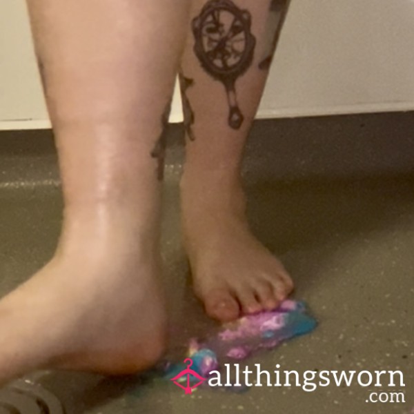 Crushing Bath Fixers And Playing With My Feet (5:24)