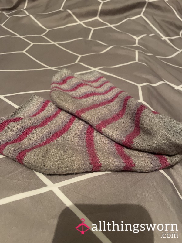 Crusty Bed Socks 🧦 2 Days Worn Fluffy So Hold A Good Smell 👃