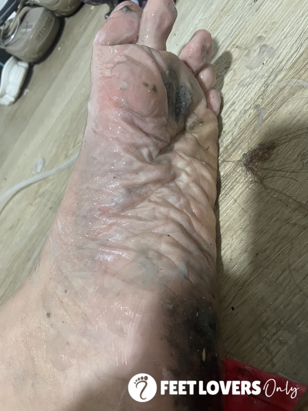 C*m And Dirty Feet