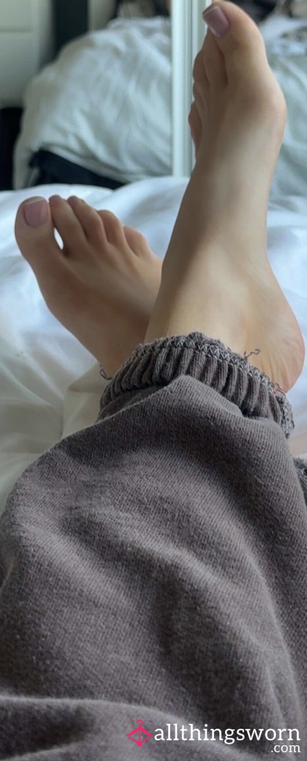 C*m Look At My Cute Toes And Soles After A Pedicure 😚