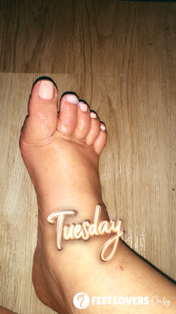 C*m Lube Feet Rubbing Close Up