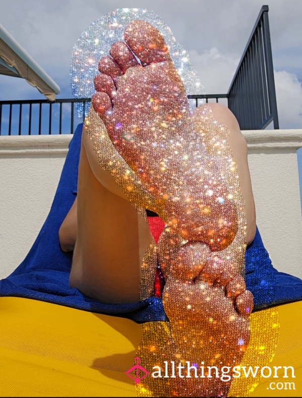 C*m Over My Holiday Feet 💦🔥👣Tootsies, Toes And Soles Lovers These Feet Focused Photos Are Especially For You 👣❤️