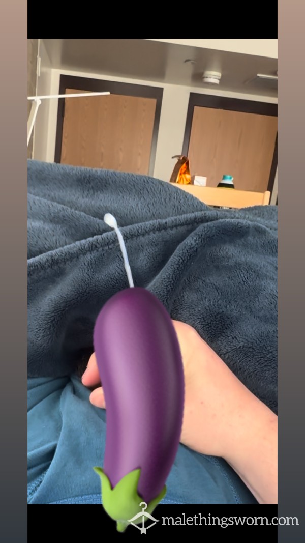 C*mming Before My Roommate Walks In