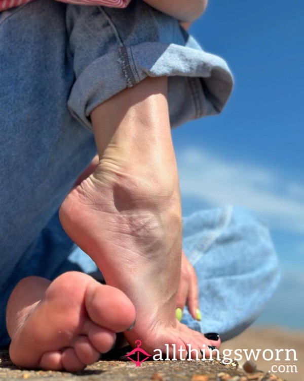C*mmmm Take A Look