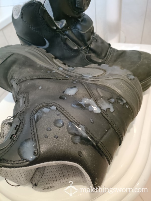 C*mshot On My Work Boots. 🚑💦🥾