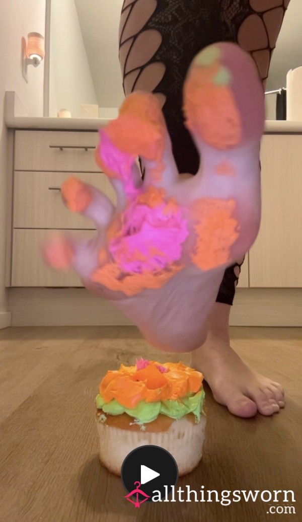 Cupcake Foot Smash 💥