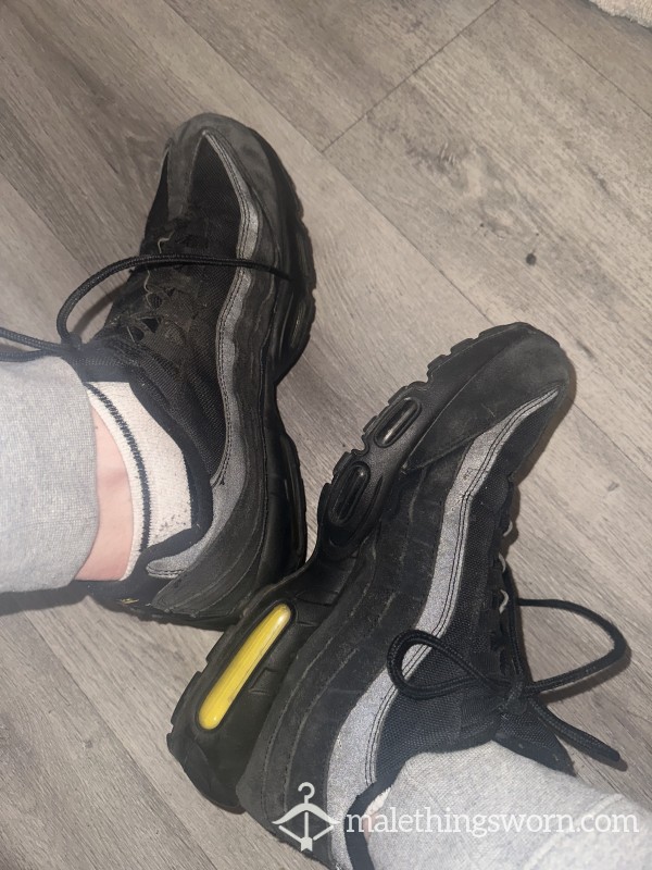🚨 DISCOUNTED 🚨 - 👟 CURRENT DAILY WEAR Nike Air Max 95 👟(SMELLIEST BY FAR!)