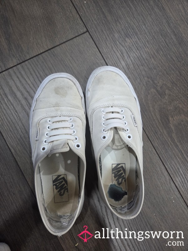 Curvy Aussie Babe’s Worn White Vans