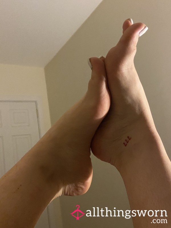 Curvy Flexible Feet