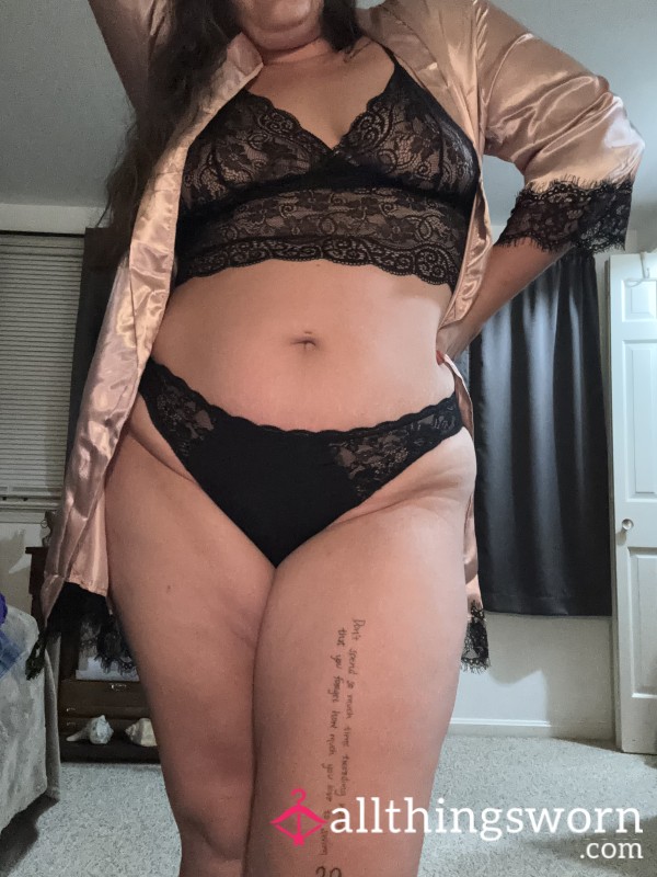 Curvy MILF In Black Lace Lingerie Set