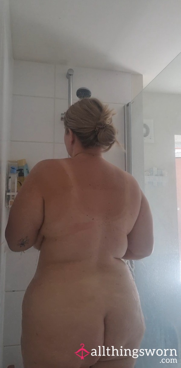 Curvy Shower Show 💦