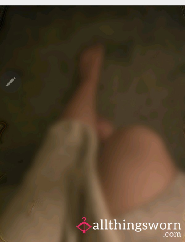 Custom Feet Pics🤤 👣