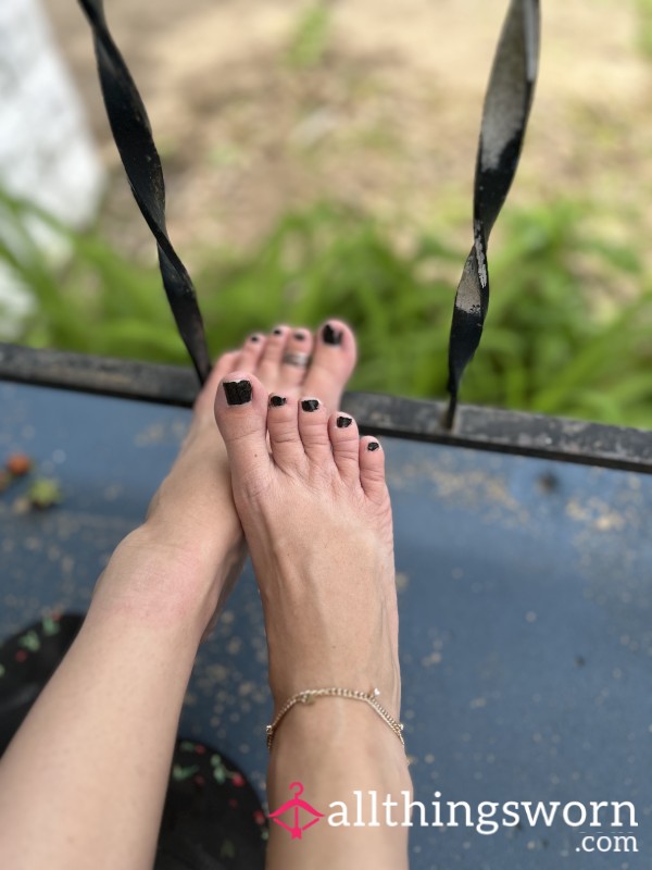 Custom Feet Pics (20 Pictures) 🦶🏻✨
