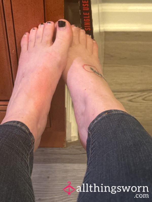 Custom Feet Pics For Your Pleasure