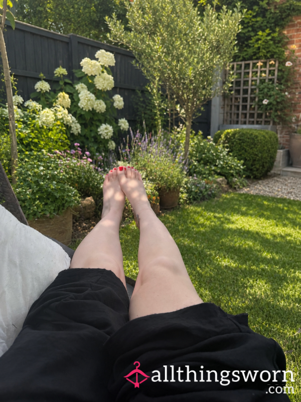 Custom Feet Pics In The Garden🌻🌿💚