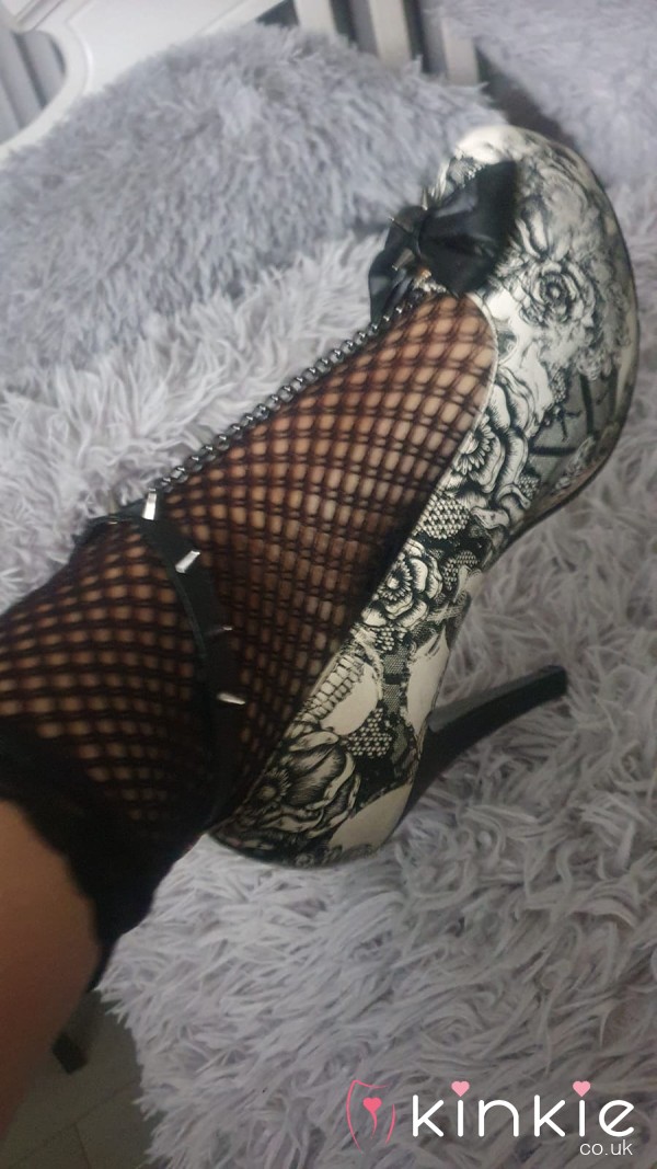 Custom Feet Pics/video 👠