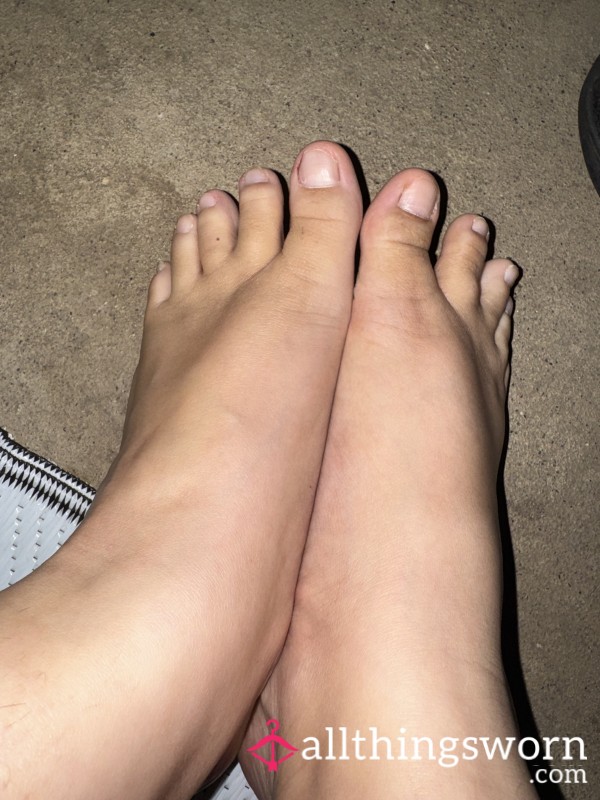 CUSTOM FEET PICS/VIDS