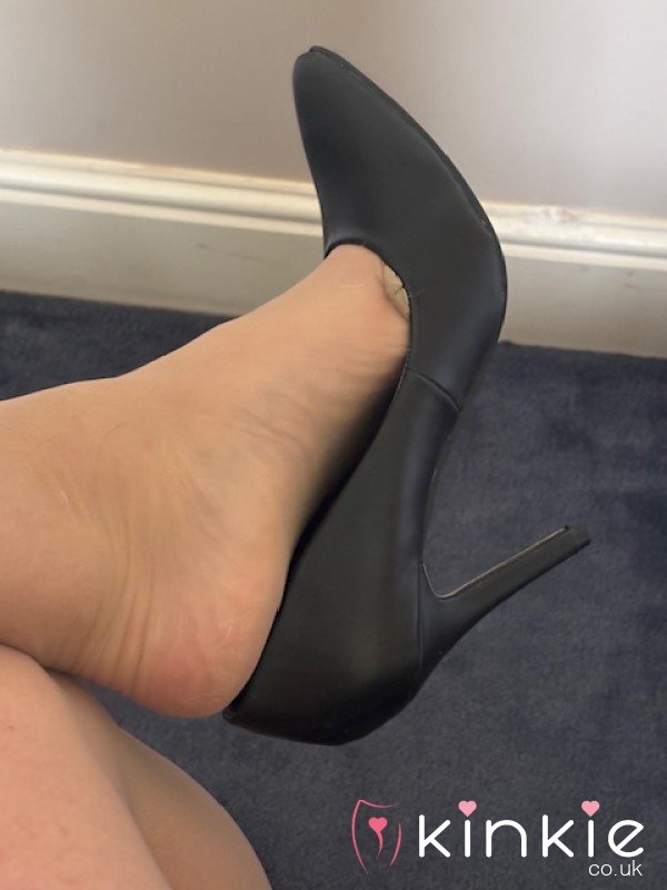 Custom Foot Ignore Call - Stilettoes, IC Shoes, Crocs, Nylons, Your Choice