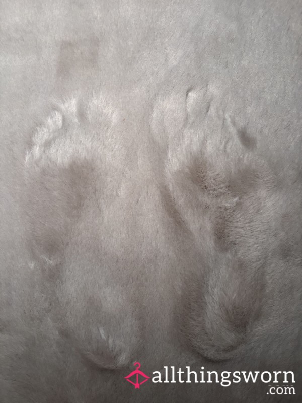 Custom Video - Watch Me Walk On My * SUPER* Soft New Faux Fur Rug 🩶