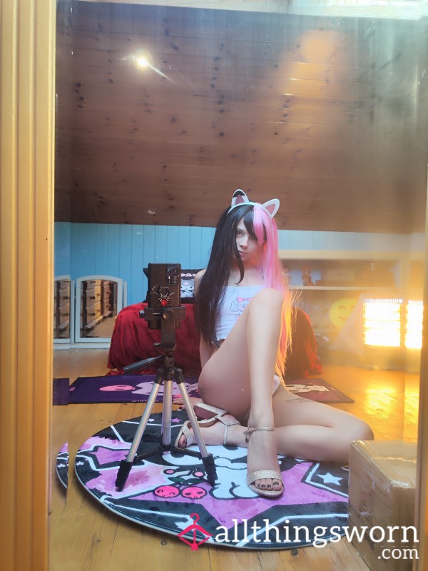 CUSTOM VIDEOS