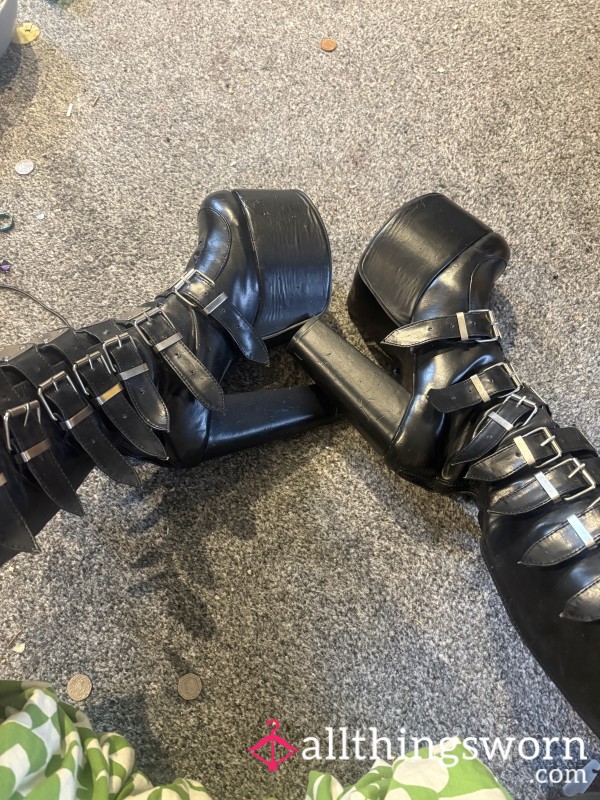 Customisable Shoe Crushing Content