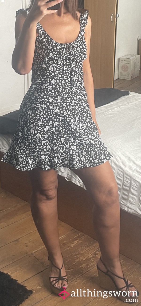 Cute Black N White Flor*l Pattern Short Dress 10/12