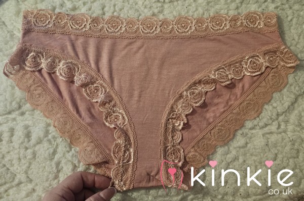 Cute Cor*l Laura Ashley Full Back Briefs With A Lace Trim 🥰