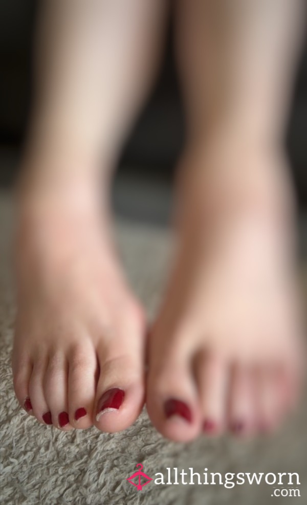 Cute Feet Tease 😜