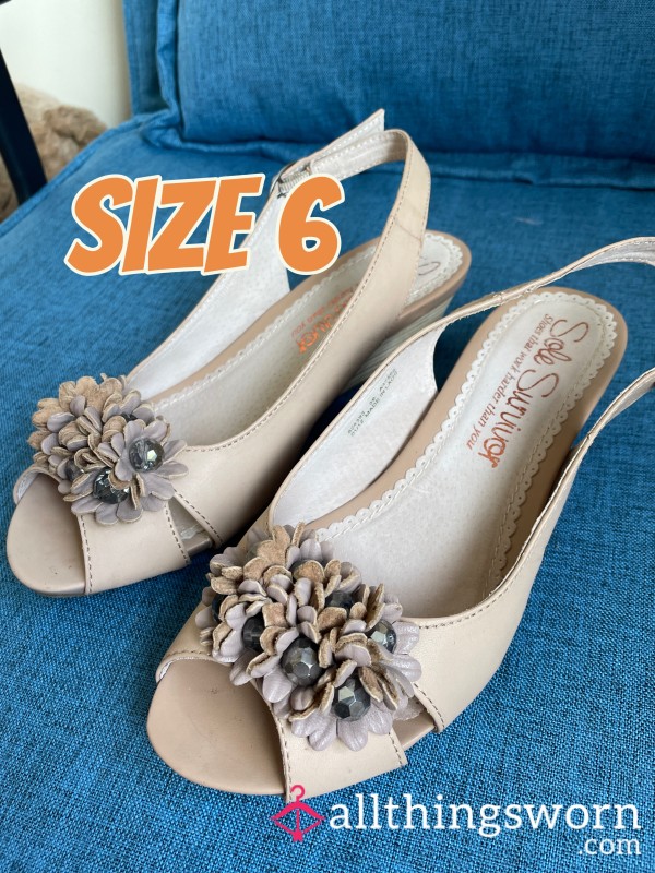 Cute Flower Detail Wedding Shoes