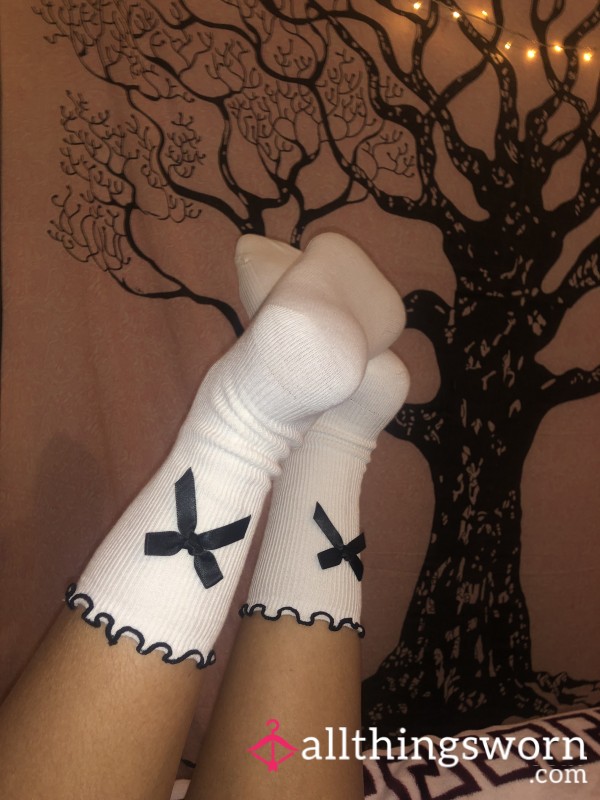 Cute Frilly Socks With Bow Detail ||