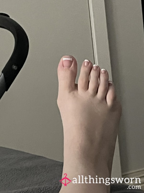 Cute Longgg Toes With Tiny Toe Nails