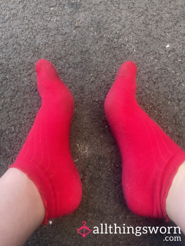 Cute Red And Frilly Trainer Socks - 5 Day Wear