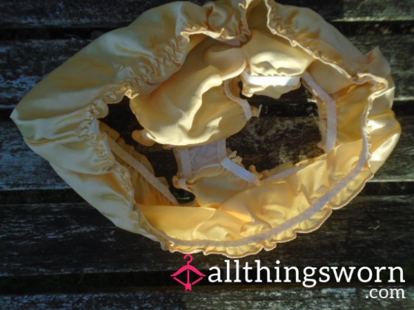 🌀💕Cute Silky Look Panties😏