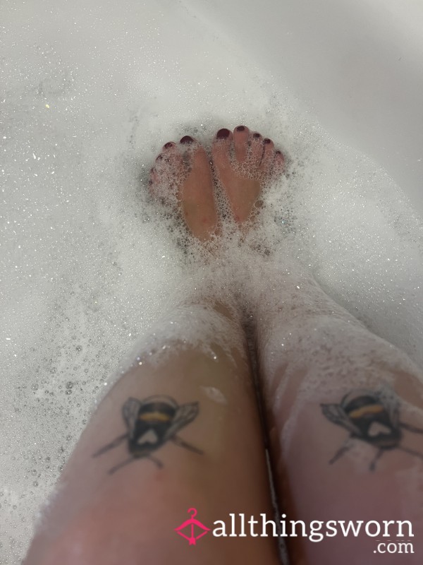 Cute Toes+Bubble Bath= Perfection✨