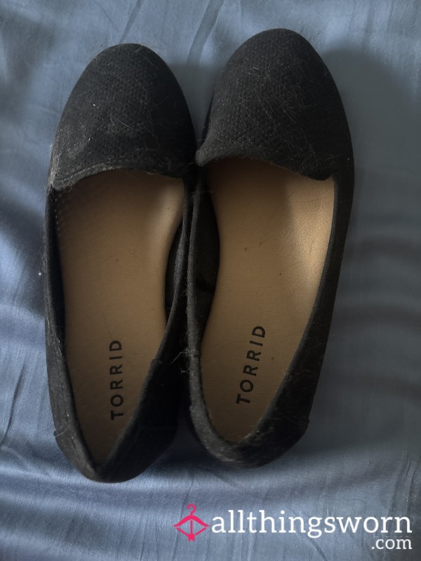 Cute Worn Black Flats