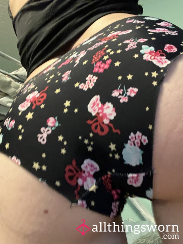 Cutesy Black Fullback With Flowers And Bows