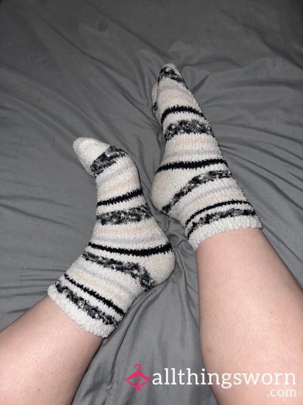 Cutesy Fuzzy Size 7 Socks
