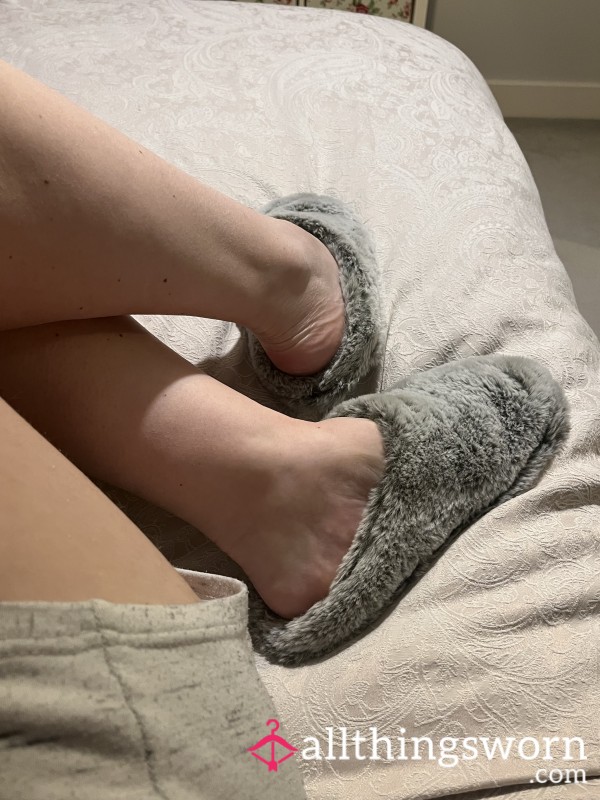 Daily Worn Grey Slippers Size 7/8