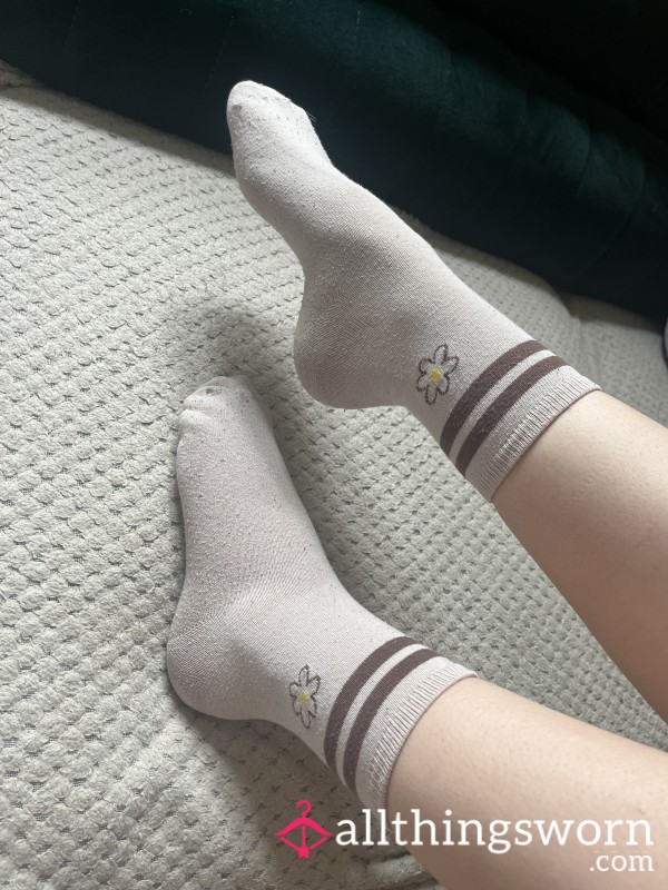 🌼 Daisy Socks, Worn 24hrs 🌼