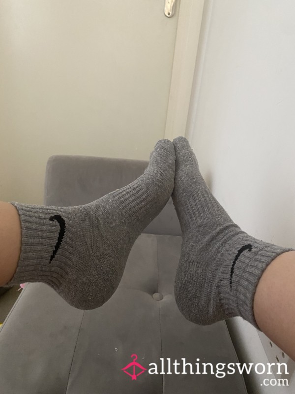 🩶 Dark Grey Nike Socks – Today’s Pair Of Choice. 🧦  Want Them? Claim Them Before Someone Else Does! I’ll Be Wearing Them All Day, Building Up That Sweaty Scent Just For You. 😈  Only £10 Today