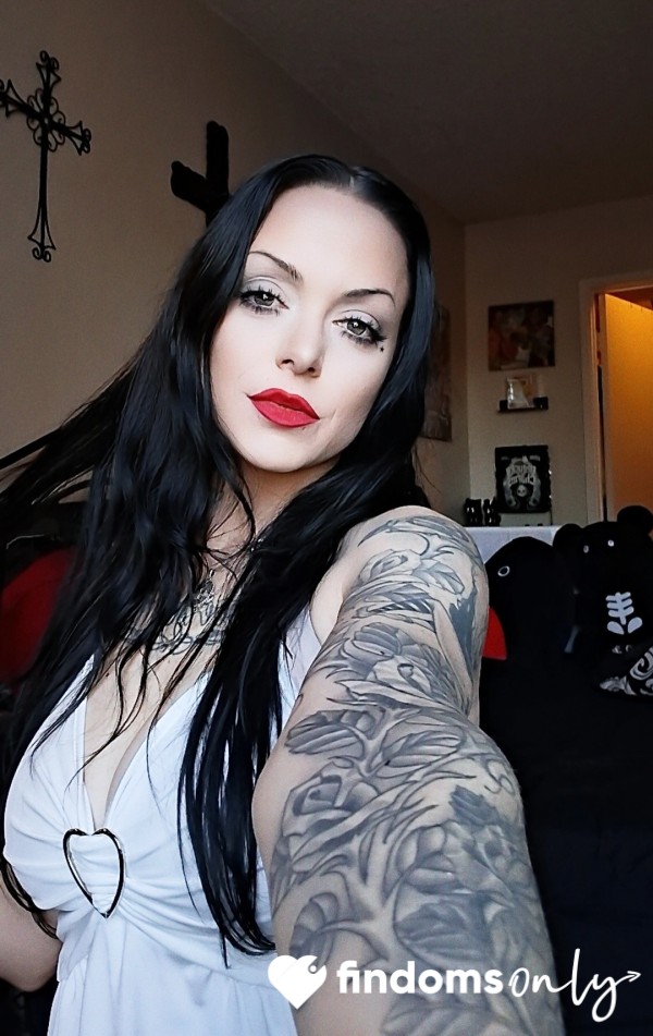 Buy My Dinner 🖤🥀🎂