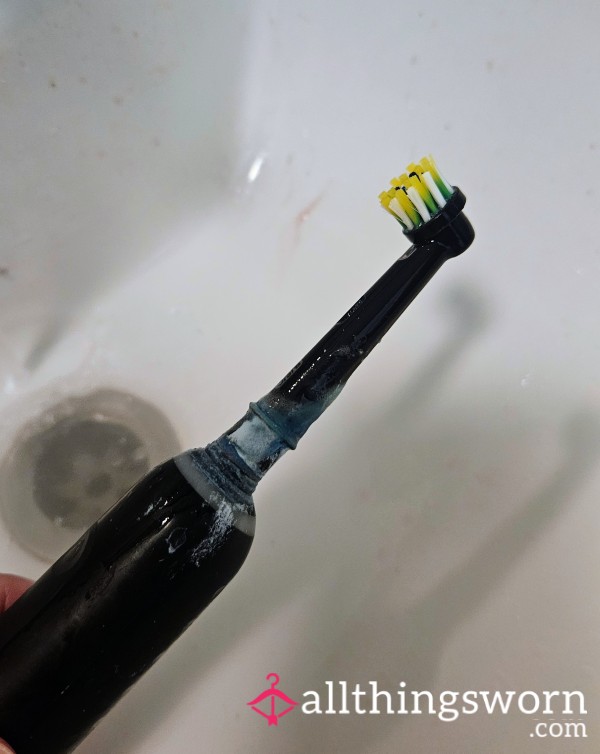 Deeply Used Toothbrush Head – My Morning & Night Routine 🪥