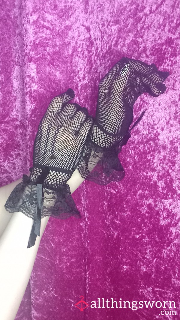 Delicate Fishnet Gloves 🖤