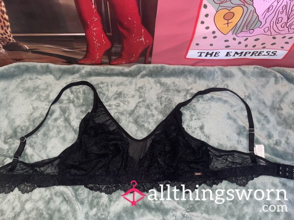 Delicate Lacy Black Bralette – Sensual & Stylish🖤✨