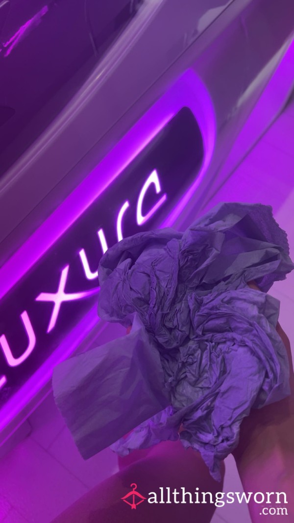 Deliciously Sweaty Sunbed Tissues🥵💦