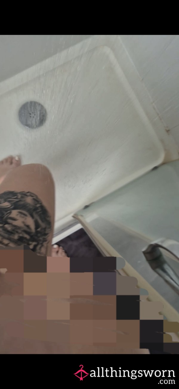 Desperate Morning Pi*s In The Shower 00:38