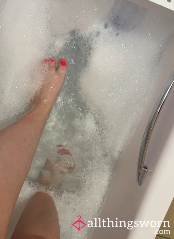 Dipping My Toes In The Bath 🛁🫧
