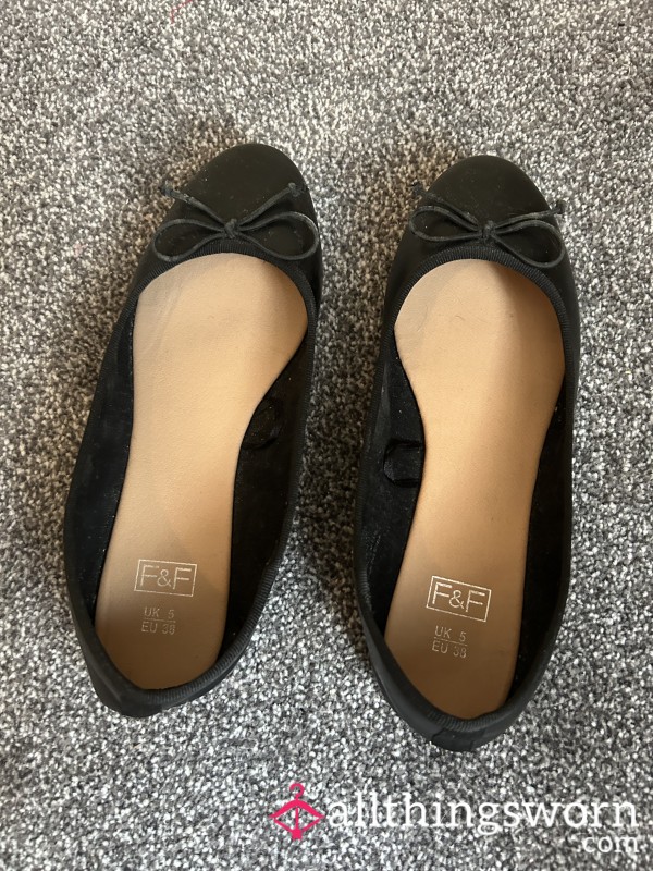 Dirty Black Flat Shoes 🥿