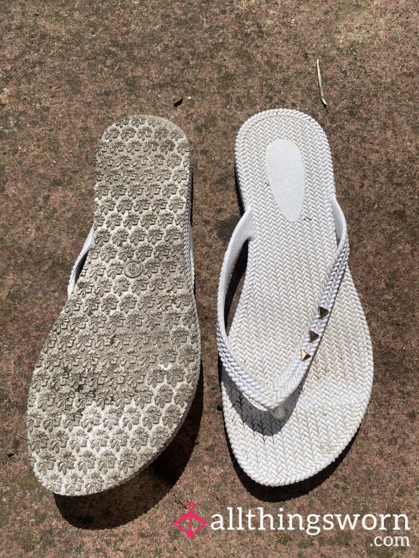 Dirty Flip Flops 🩴