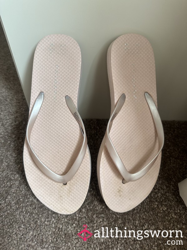 DIRTY Flip Flops .. Really Dirty